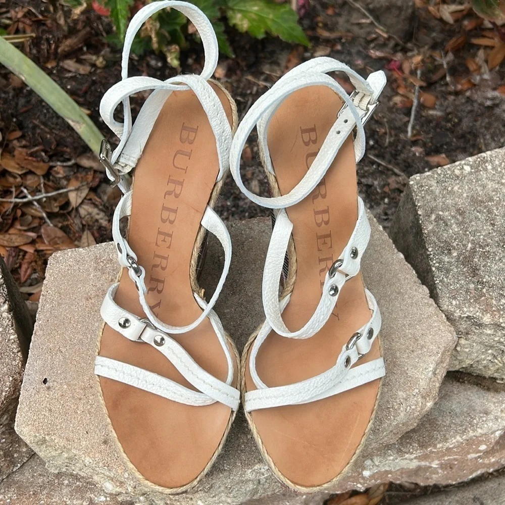 Burberry Nova Check Heart Wedges COA